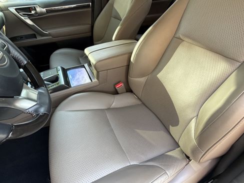 Certified 2023 Lexus GX 460 Luxury w/ Accessory Package AWD/4WD image 17
