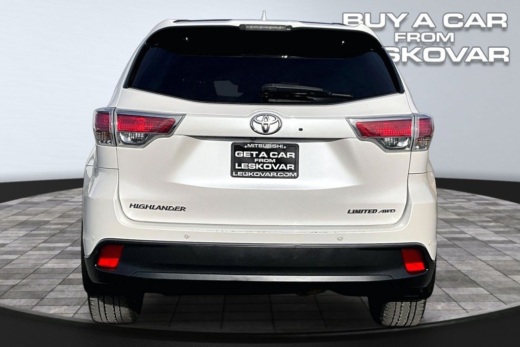 Used 2016 Toyota Highlander Limited w/ Driver Technology Package AWD/4WD image 4