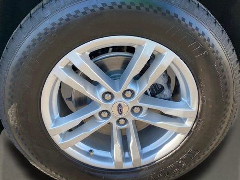 Used 2020 Ford Explorer XLT w/ Equipment Group 202A image 8