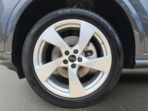 Certified 2025 Audi Q5 2.0T Premium Plus w/ Premium Plus image 33