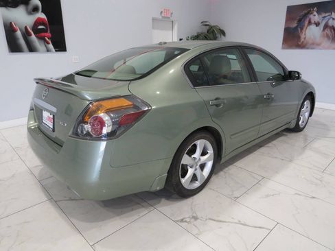 Used 2008 Nissan Altima 3.5 SE w/ Technology Pkg FWD image 3