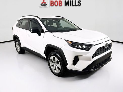 Used 2021 Toyota RAV4 LE image 1