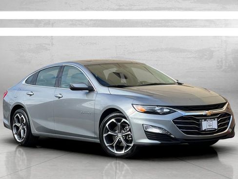 Used 2023 Chevrolet Malibu LT image 2