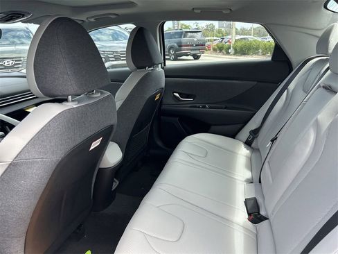 New 2025 Hyundai Elantra Limited image 19