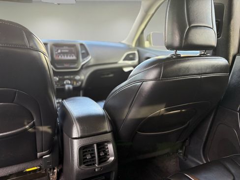 Used 2019 Jeep Cherokee Latitude Plus w/ Cold Weather Group image 34