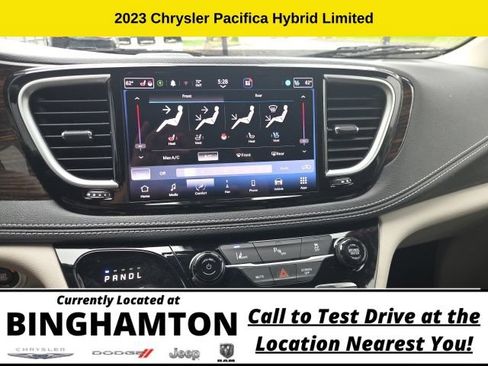 Used 2023 Chrysler Pacifica Limited FWD image 21