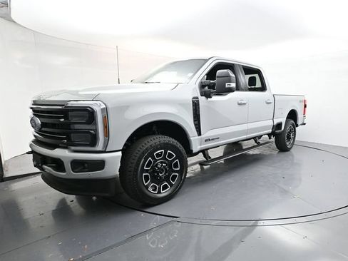Used 2026 Ford F250 Platinum AWD/4WD image 3