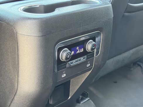 Used 2023 Chevrolet Suburban LT image 27