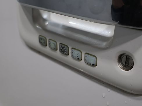 Used 2012 Ford F150 Lariat w/ Lariat Chrome Pkg image 9