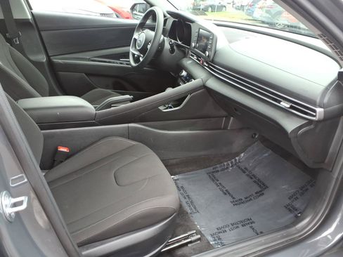 Used 2023 Hyundai Elantra SEL w/ Cargo Package FWD image 27