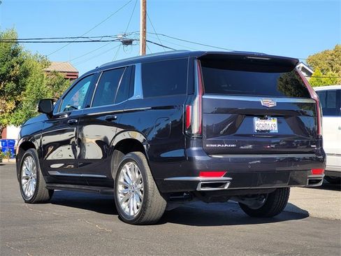 Used 2023 Cadillac Escalade Premium Luxury w/ Performance Package image 8