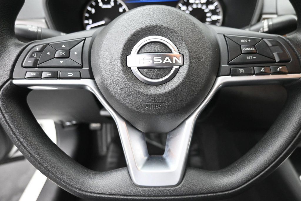Used 2025 Nissan Altima 2.5 SV FWD image 16