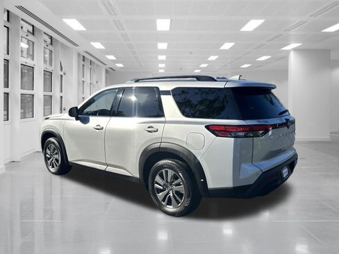 Used 2024 Nissan Pathfinder SV FWD image 7