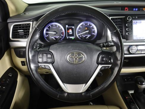Used 2018 Toyota Highlander XLE image 36