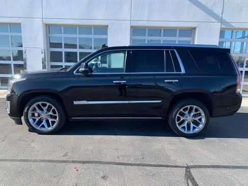 Used 2018 Cadillac Escalade Premium Luxury image 3