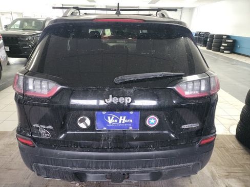 Used 2019 Jeep Cherokee Latitude w/ Cold Weather Group image 4