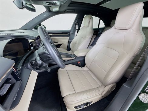 Used 2025 Porsche Macan Electric image 5