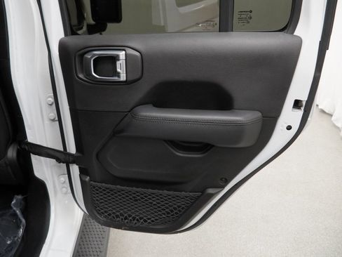 Certified 2022 Jeep Wrangler Unlimited Sahara image 44