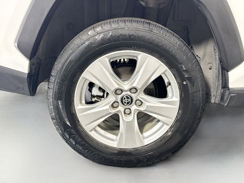 Used 2020 Toyota RAV4 XLE w/ Carpet Mat Package FWD image 33