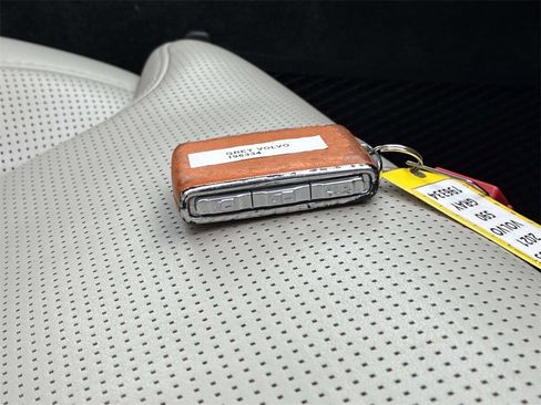 Used 2021 Volvo S90 T6 Inscription image 9