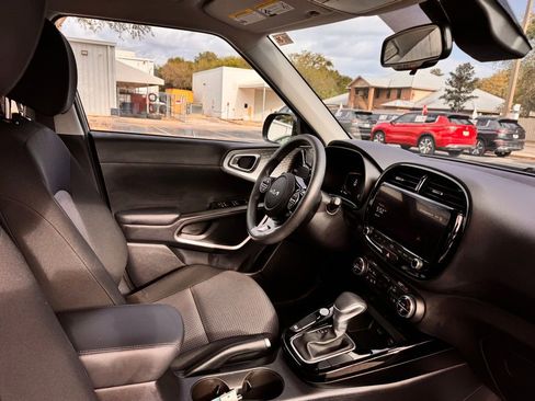 Used 2025 Kia Soul S FWD image 30
