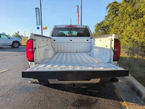 Used 2018 Chevrolet Colorado W/T w/ WT Convenience Package image 5