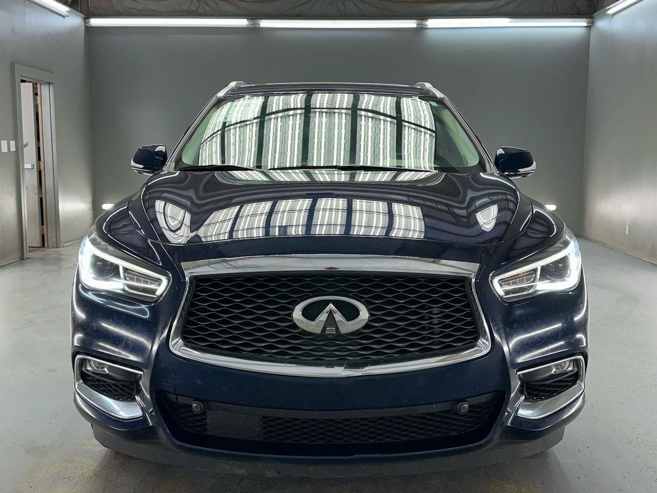 Used 2020 INFINITI QX60 Luxe w/ Essential Package FWD image 2