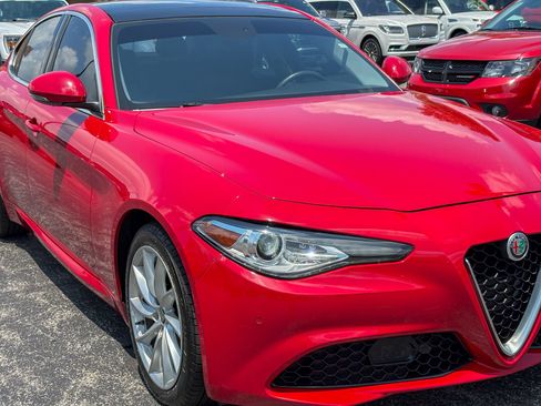 Used 2019 Alfa Romeo Giulia AWD image 3