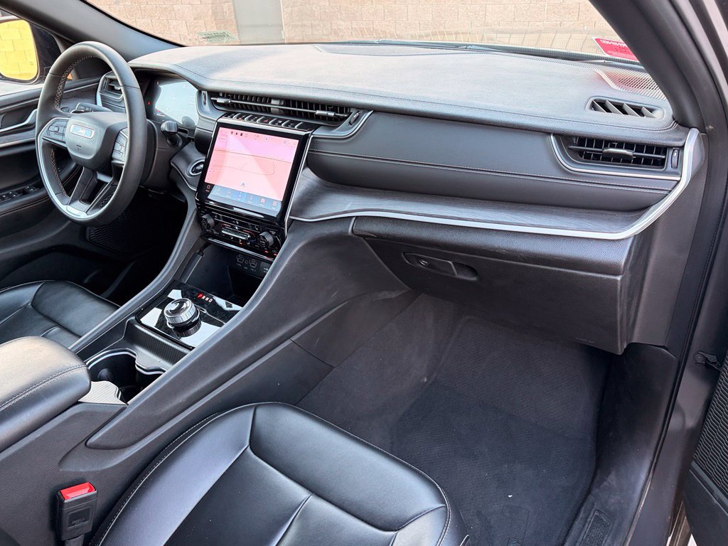 Used 2025 Jeep Grand Cherokee Limited w/ Black Appearance Package RWD image 14