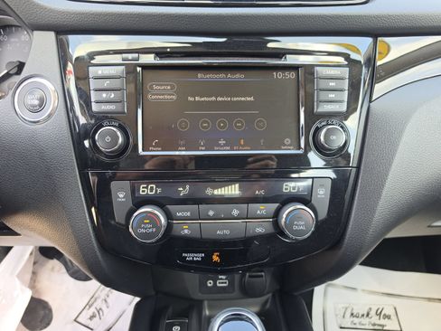 Used 2022 Nissan Rogue Sport SV w/ Technology Package FWD image 23