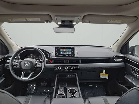 Used 2025 Honda Pilot Touring image 22