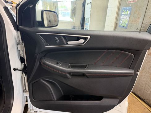 Used 2020 Ford Edge ST-Line w/ Cold Weather Package AWD/4WD image 28