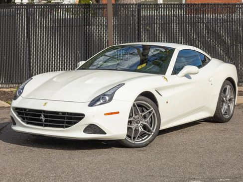 Used 2016 Ferrari California T RWD image 9