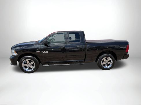 Used 2017 RAM 1500 Express AWD/4WD image 3