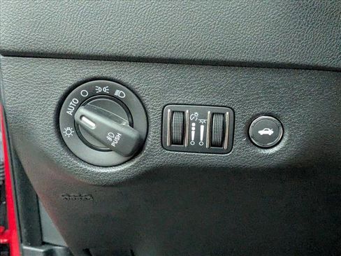 Used 2017 Dodge Charger R/T image 12