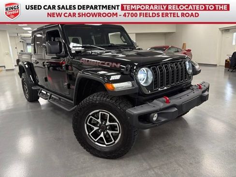 Used 2024 Jeep Gladiator Rubicon AWD/4WD image 1