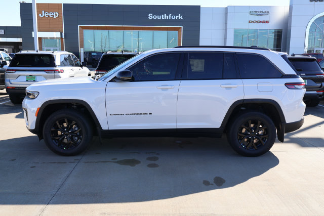 New 2026 Jeep Grand Cherokee Altitude RWD image 4