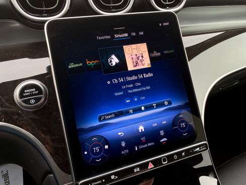 Used 2025 Mercedes-Benz GLC 300 image 16