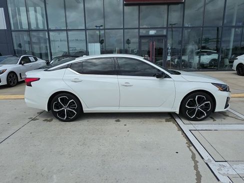 Used 2024 Nissan Altima 2.5 SR image 3