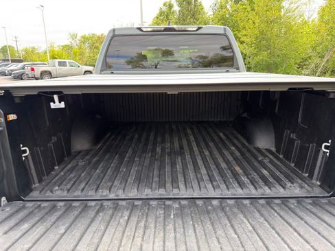 Used 2025 Toyota Tundra Limited AWD/4WD image 31