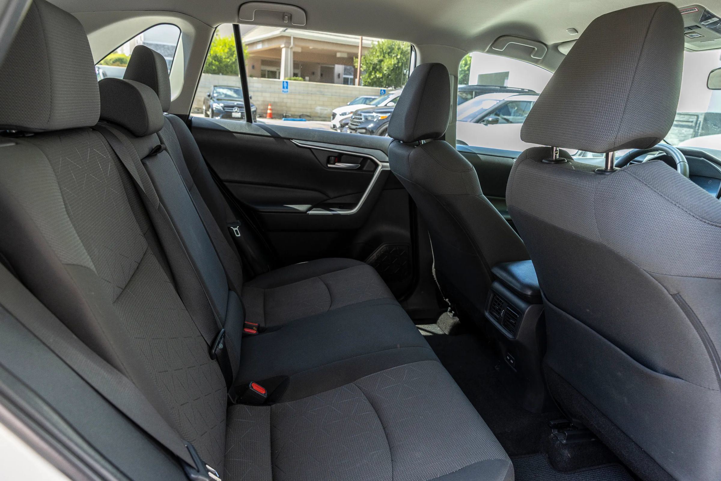 Used 2021 Toyota RAV4 XLE w/ XLE Grade Weather Package AWD/4WD image 27