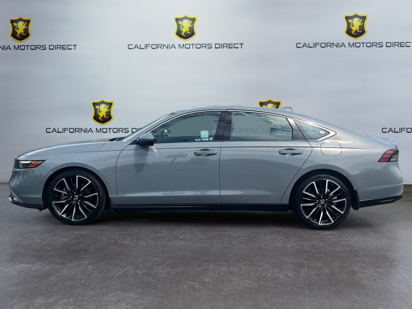 Used 2023 Honda Accord Touring image 2