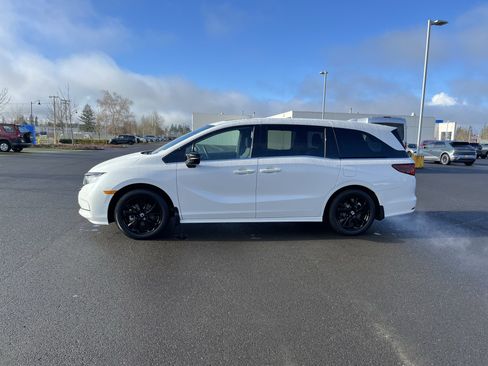 Certified 2023 Honda Odyssey Sport image 3