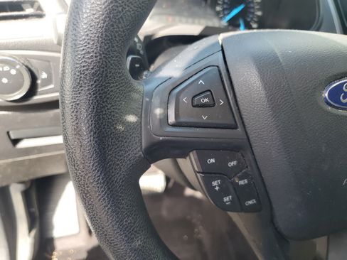 Used 2017 Ford Edge SE FWD image 18