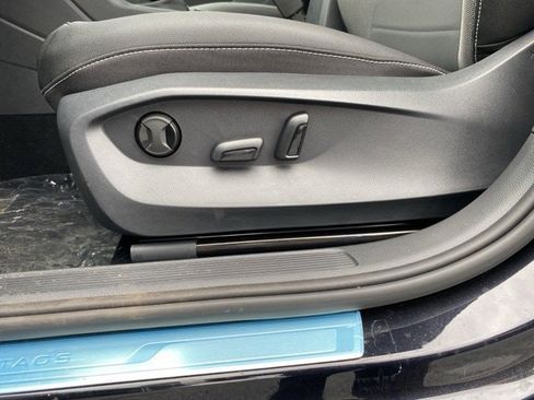 New 2024 Volkswagen Taos SE image 29