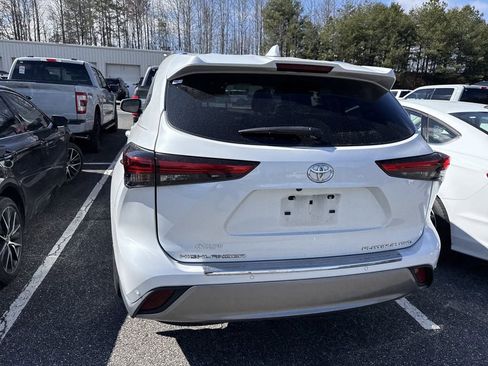 Used 2022 Toyota Highlander Platinum image 16