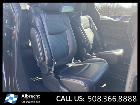 Used 2025 Toyota Sienna XLE Woodland Edition image 18