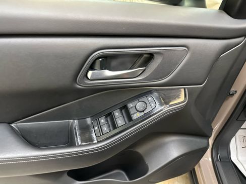 Certified 2024 Nissan Rogue SV image 25