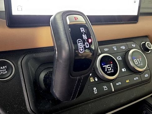 Used 2023 Land Rover Defender 130 SE image 15