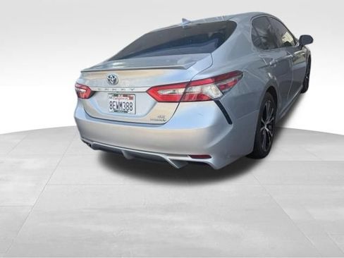 Used 2018 Toyota Camry SE w/ Audio Package FWD image 3